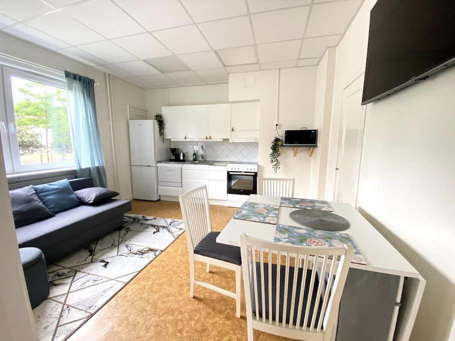 Central Apartment With Free Parking Huskvarna Exteriör bild